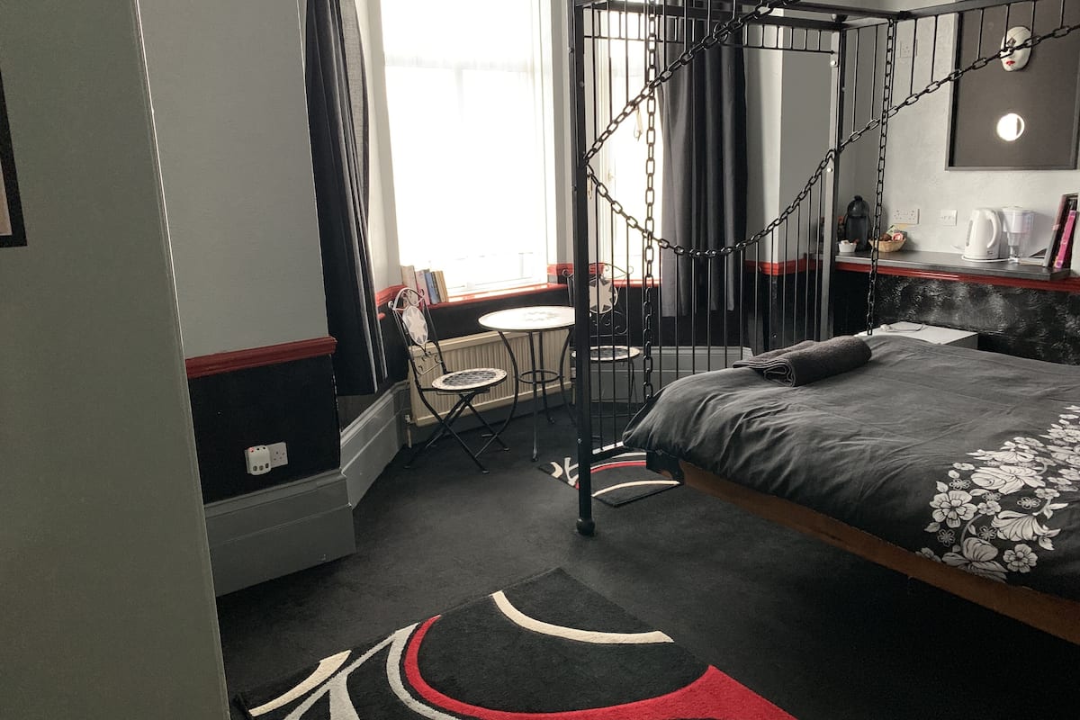 Chambre Double, 1 très grand lit (Ankh)