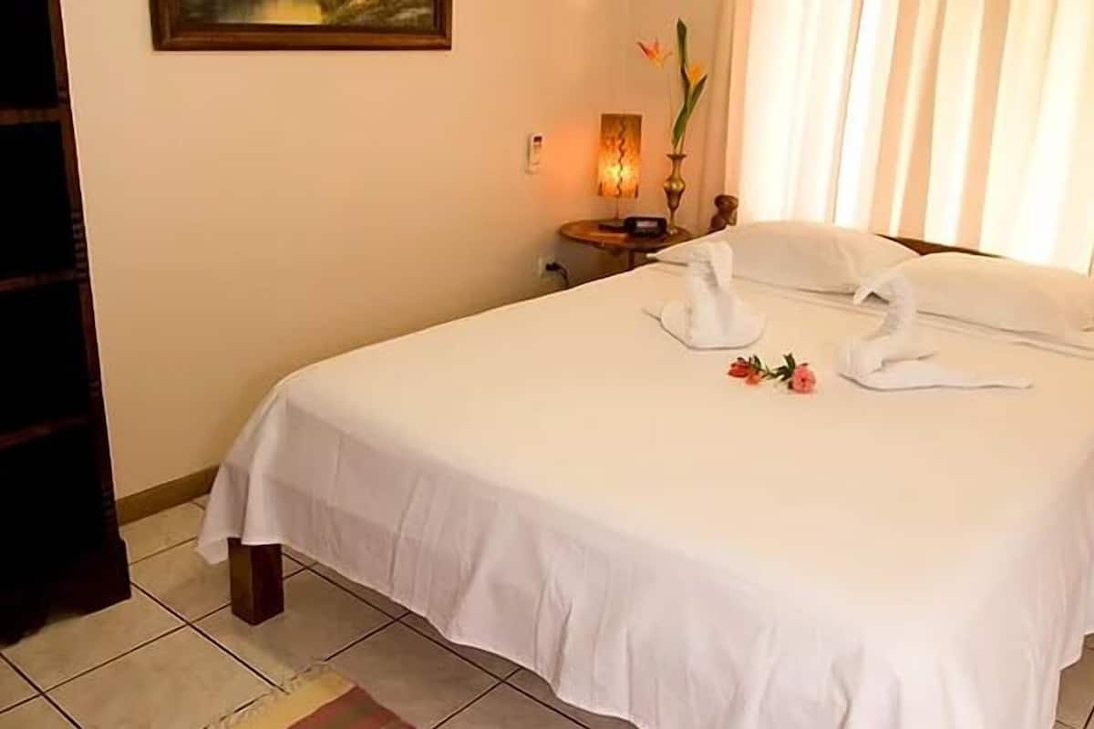Phòng đôi phong cách cổ điển, 1 giường đôi, không hút thuốc | Két bảo mật tại phòng, truy cập Internet không dây miễn phí