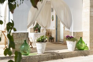 Standard-Doppel- oder -Zweibettzimmer, Terrasse, Gartenblick | Terrasse/Patio