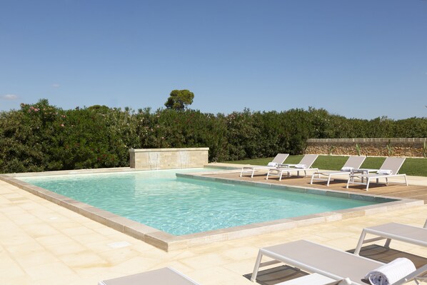Outdoor pool, a waterfall pool, free cabanas, pool umbrellas - Podere40 Country Hotel (Nardò)