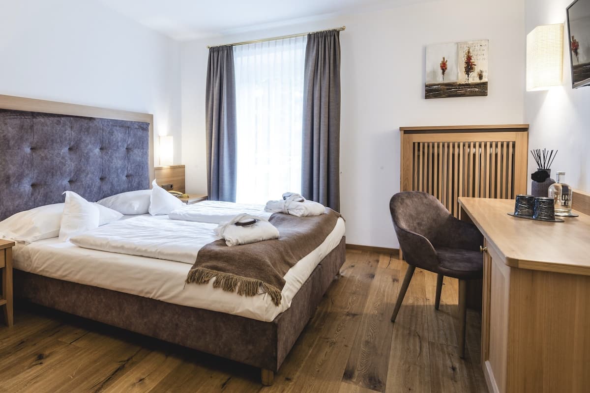 Chambre Double Confort, balcon, vue montagne | Literie de qualité supérieure, minibar, coffres-forts dans les chambres