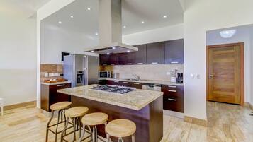 Exclusive Apartment, 3 Bedrooms, Non Smoking, Beach View | Private kitchen | Fridge, microwave, oven, stovetop