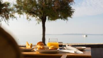 Desayuno buffet incluido todos los días
