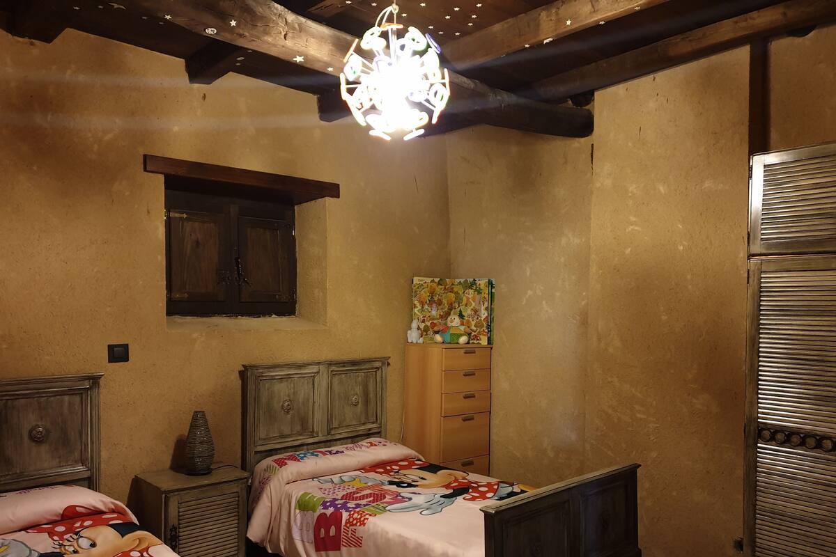 Classic Twin Room, Shared Bathroom