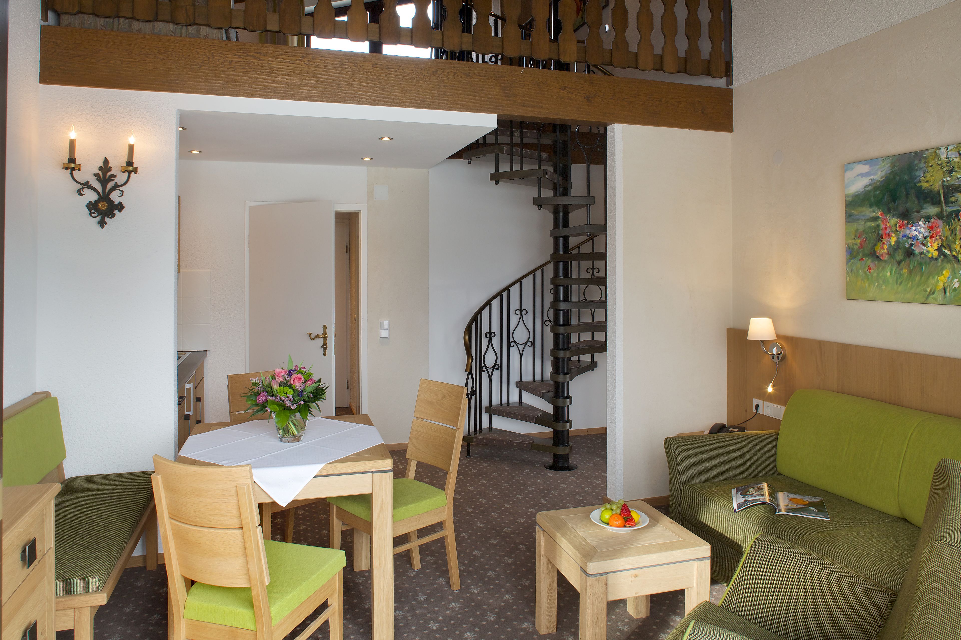 小型套房, 1 张大床和 1 张沙发床 | 防过敏的被褥、客房内保险箱、熨斗/熨板、免费婴儿床