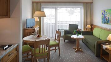 Hypo-allergenic bedding, in-room safe, iron/ironing board