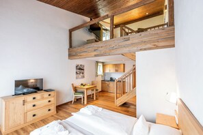 Superior Suite, 1 Queen Bed with Sofa bed | Private kitchen