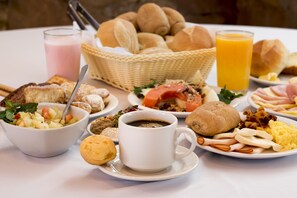 Free daily buffet breakfast
