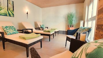 Sauna, steam room, Turkish bath/hammam, body treatments, aromatherapy