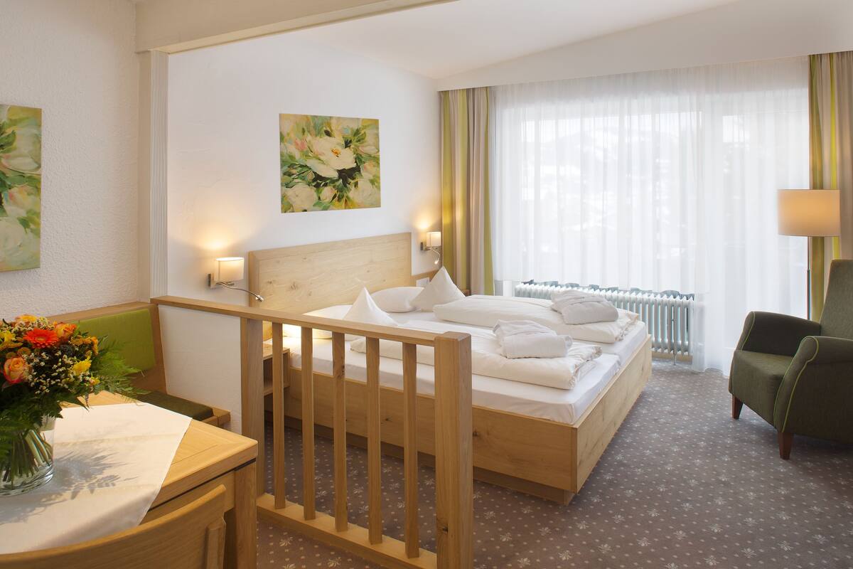 Hypo-allergenic bedding, iron/ironing board (on request)