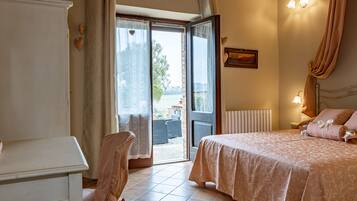 Exclusive Apartment | Frette Italian sheets, premium bedding, Select Comfort beds