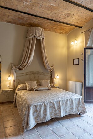 Deluxe Double Room, Private Bathroom, Garden View - Wine Resort Colsereno (Montalcino)