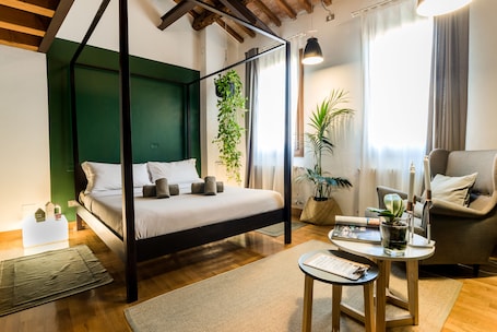 Double Room | 1 bedroom, desk, laptop workspace, blackout drapes