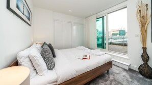 Premium Penthouse, 2 Double Beds, City View