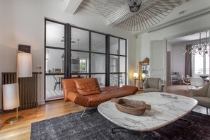 Flat-screen TV - Maison TANDEM (Cluny)