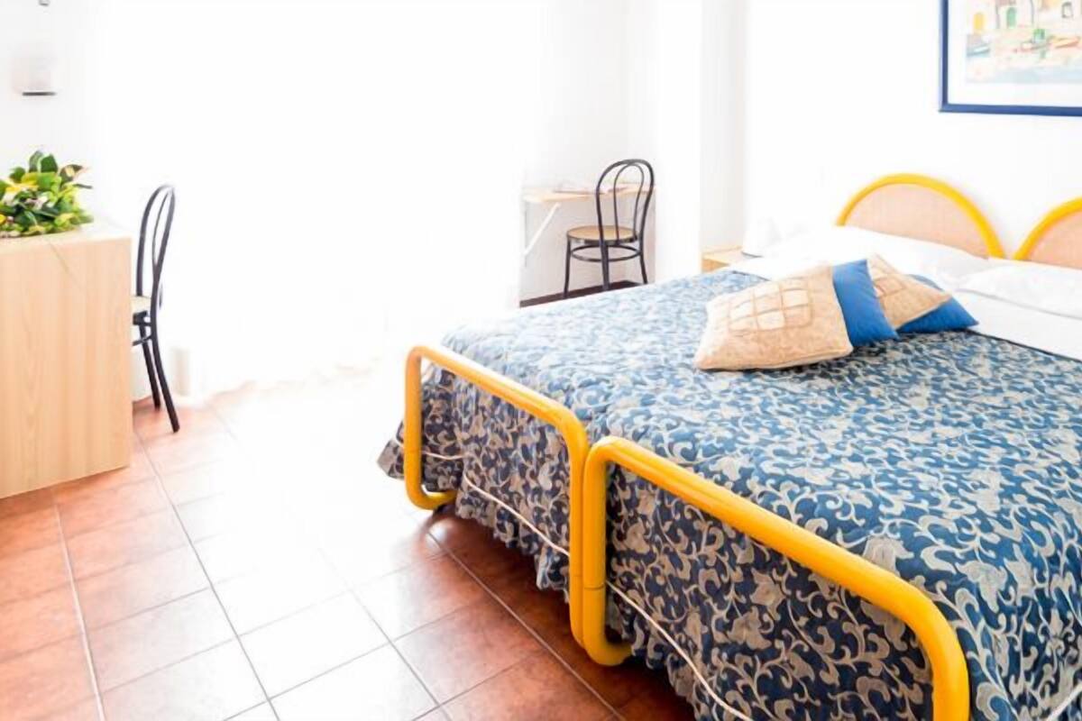 Kamar Double untuk 1 Orang | Meja kerja, Wi-Fi gratis, dan seprai linen