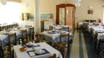 Colazione a buffet inclusa