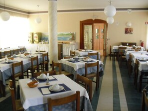 Free buffet breakfast  - Hotel Maestrale (San Benedetto del Tronto)