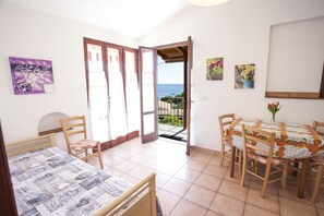 อพาร์ทเมนท์ (Bilo 4) | บริเวณนั่งเล่น | ทีวีจอแบน