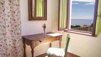 Studio (Mono 7) | Wohnbereich | Flachbildfernseher