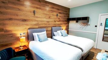 Quarto duplo | Ferros/tábuas de passar roupa, Wi-Fi de cortesia