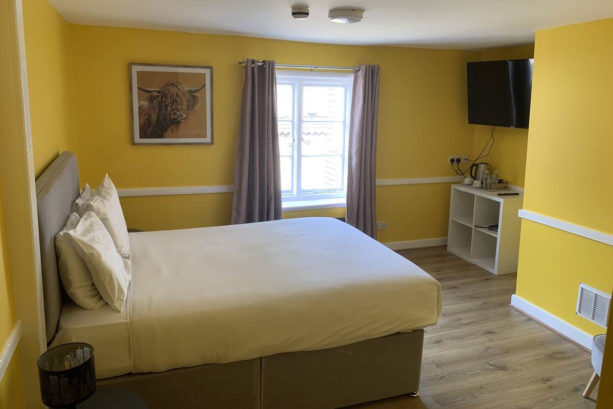 Double Room | Iron/ironing board (on request), WiFi (free)