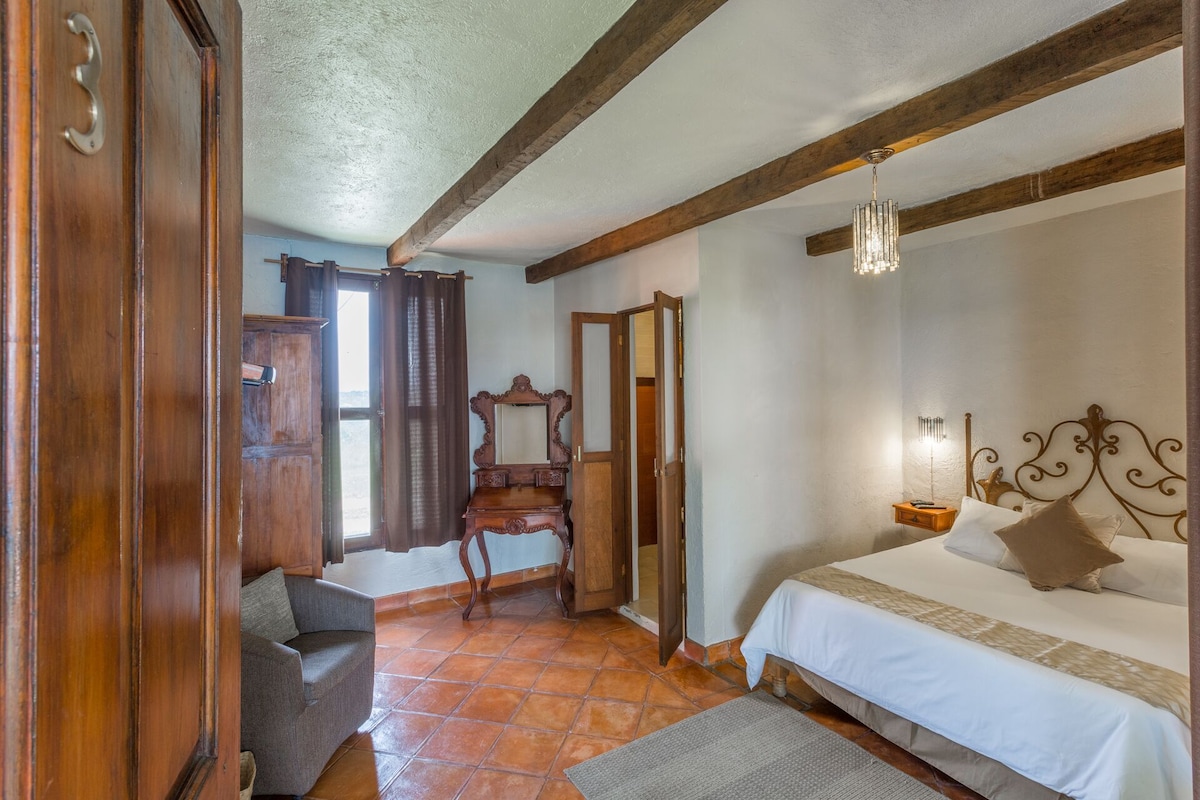 Standard Room, 1 Queen Bed