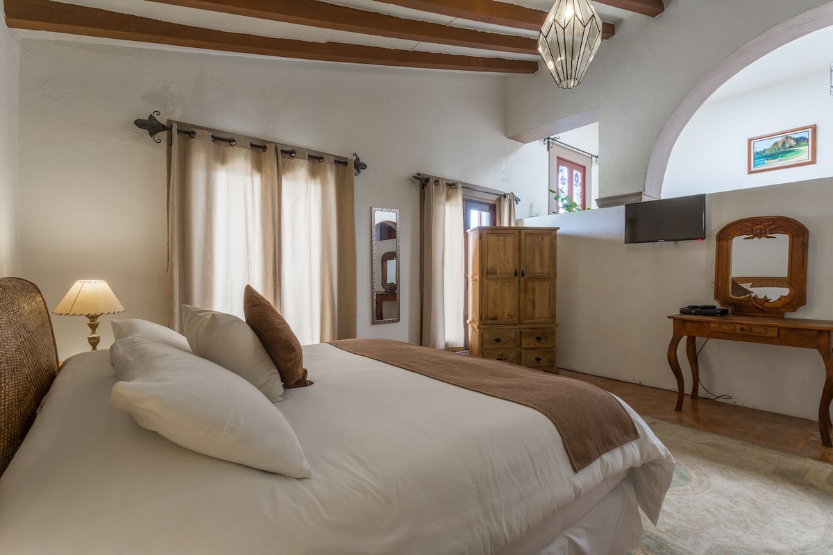 Suite, 1 King Bed