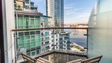 Departamento de lujo, 2 habitaciones, vista al río | Balcón