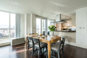 Dining - Hamilton House Apartments (London)
