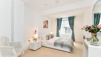 Luxury Apartment, 2 Bedrooms | 2 bedrooms, premium bedding, desk, iron/ironing board