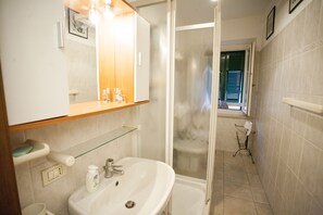 Apartment | Badezimmer | Dusche