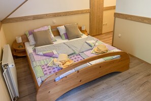 Desk, laptop workspace, blackout drapes, iron/ironing board - Gostisce Draga (Radovljica)