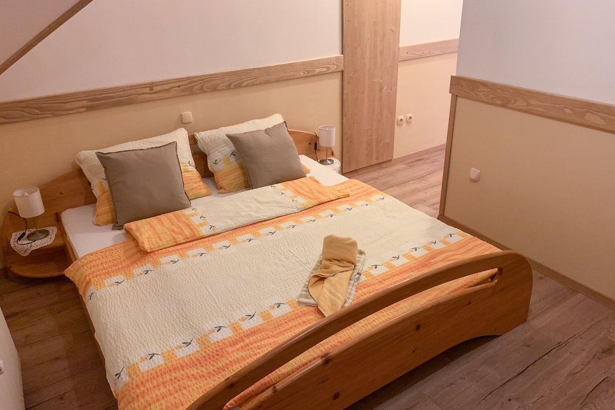 Room, Mountain View | Desk, laptop workspace, blackout curtains, iron/ironing board