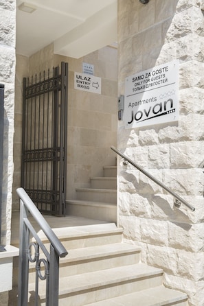 Entrée de l’hébergement