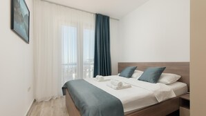 Appartement, 1 chambre, vue partielle sur la mer, face à la mer | 1 chambre, coffre-fort, bureau, système d’insonorisation