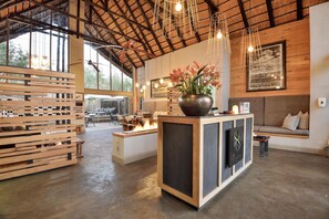 Lobby - Bakubung Self-Catering Chalets (Pilanesberg National Park)
