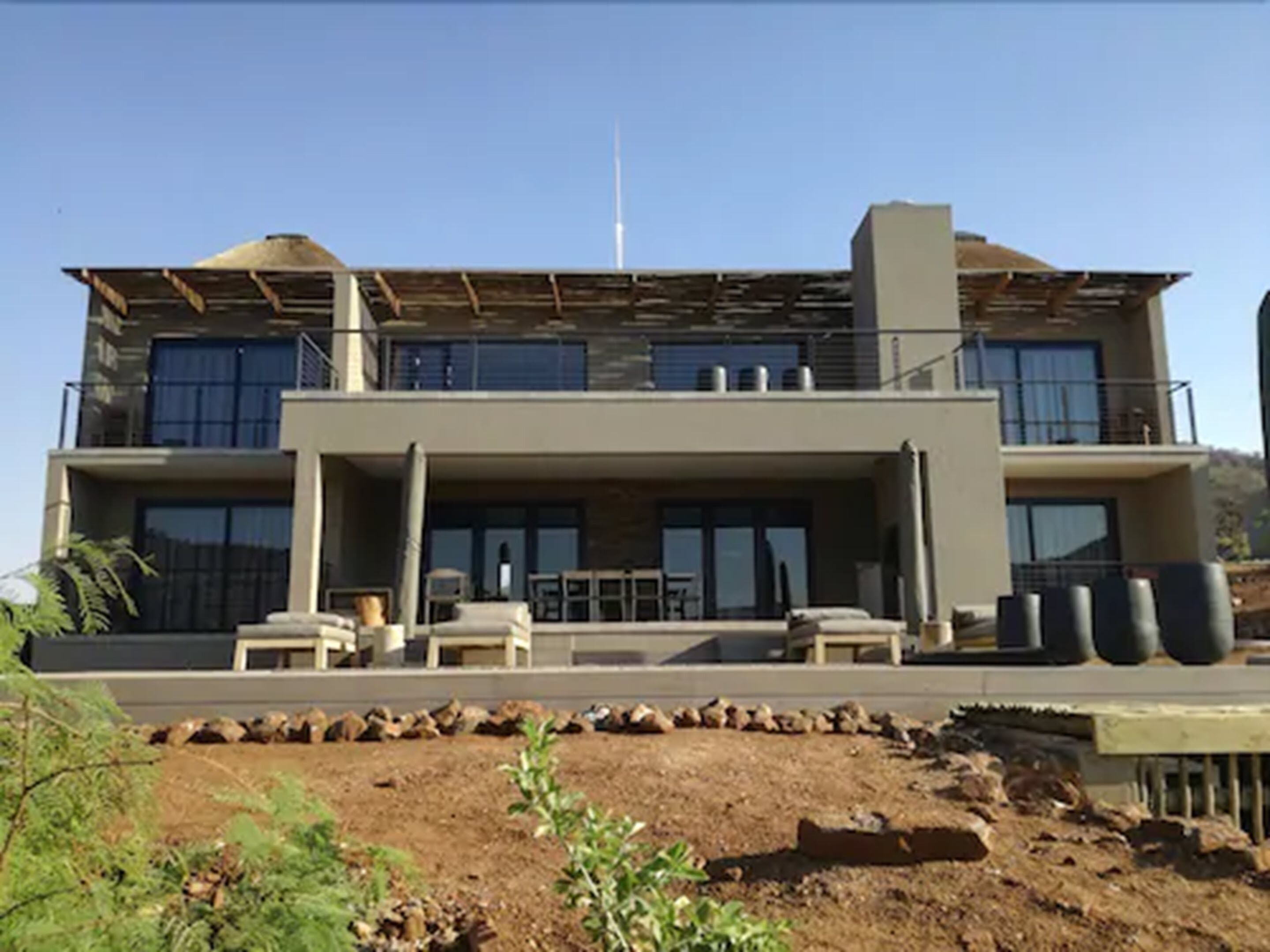 المنشأة من الخارج