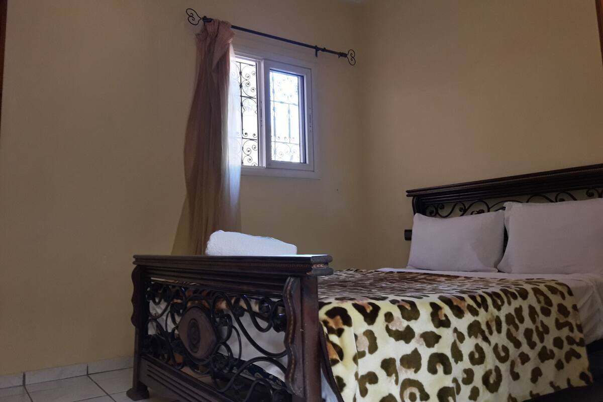 4 habitaciones, wifi gratis y ropa de cama 