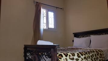 Casa básica, 4 habitaciones, vista a la alberca (Riad) | 4 habitaciones, wifi gratis y ropa de cama