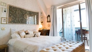 Doppia Deluxe, balcone, vista città | Una scrivania, ferro/asse da stiro, letti aggiuntivi (a pagamento)