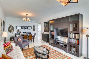 Superior Apartment, 3 Bedrooms, 2 Bathrooms, Ocean View | Living area | Flat-screen TV