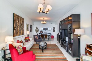 Superior Apartment, 3 Bedrooms, 2 Bathrooms, Ocean View | Living area