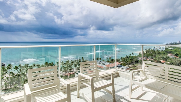 Superior Apartment, 3 Bedrooms, 2 Bathrooms, Ocean View | Balcony - Torre Hemingway Piso 16 (Guayacanes)