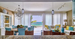 Condo Signature, 2 chambres | Aire de séjour | Téléviseur connecté de 55 po avec télévision numérique, Netflix