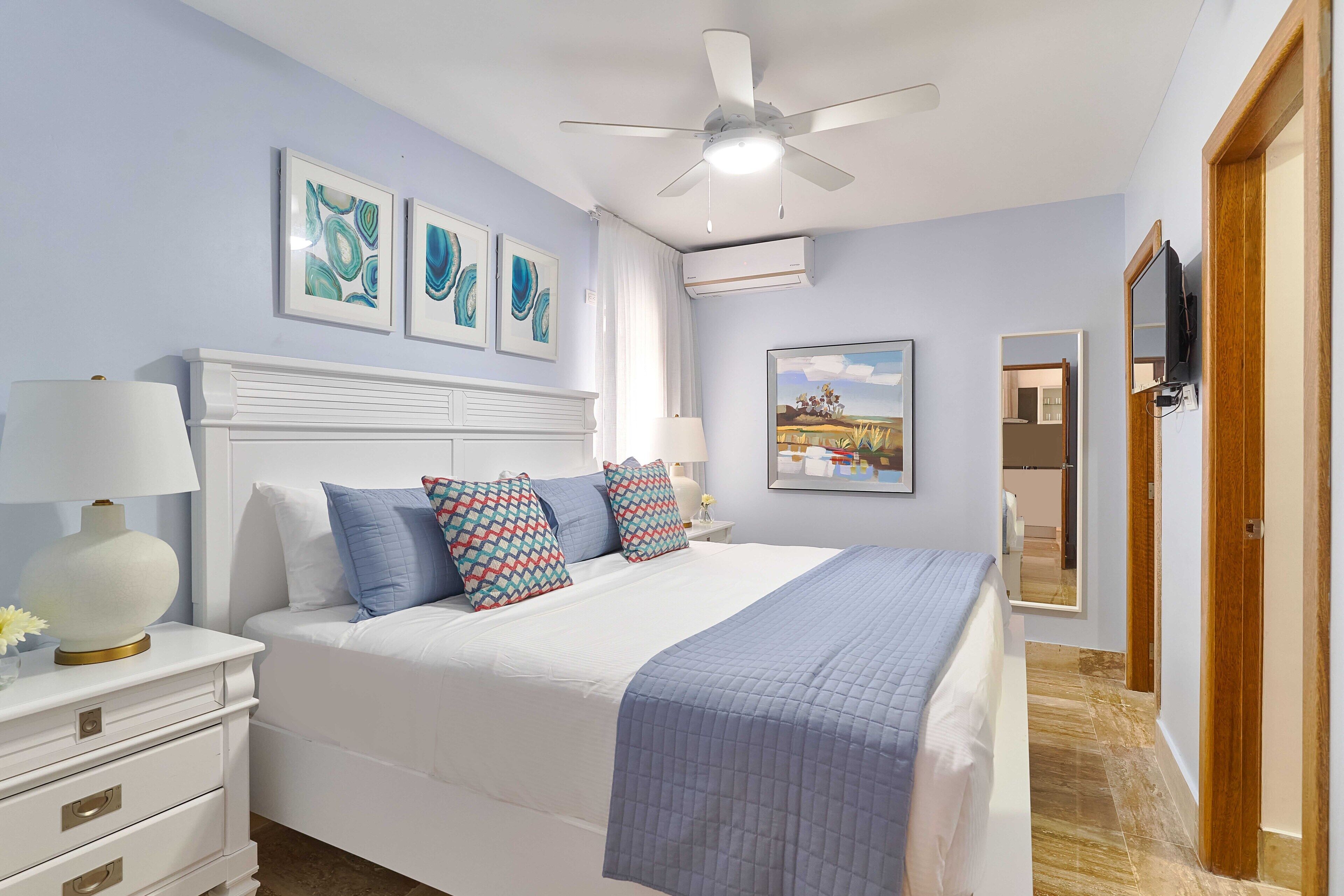 Panoramic Apartment | Premium bedding, pillowtop beds, in-room safe, individually decorated