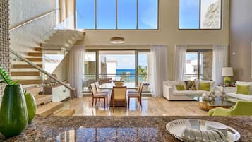 Luxury Penthouse, 3 Bedrooms | Living room