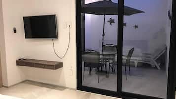 Departamento Confort | Área de sala de estar | Televisión de pantalla plana