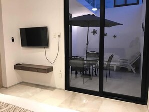 Comfort Apartment | Living area | Flat-screen TV