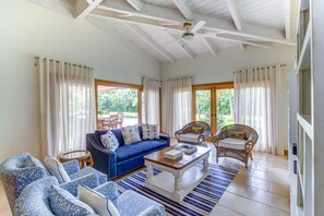 Superior House, 4 Bedrooms, Private Pool | Living room